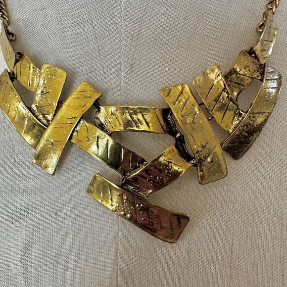 Rectangular gold tone geometric statement necklace - Picture 2 of 9